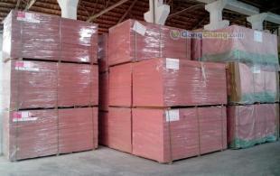 供應(yīng)B1級(jí)防火中密度纖維板（新標(biāo)準(zhǔn)GB8624-2006-C級(jí)）——高品質(zhì)建筑裝飾材料批發(fā)