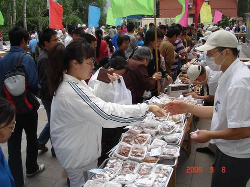 歡慶教師節(jié)，后勤集團(tuán)膳食中心舉辦食品展銷活動(dòng)